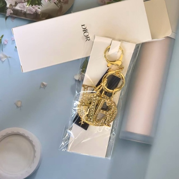 Only 1! Dior Gold and Crystal Key Holder/Bag Charm - Picture 3 of 3